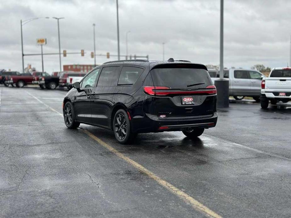 new 2024 Chrysler Pacifica car, priced at $53,260