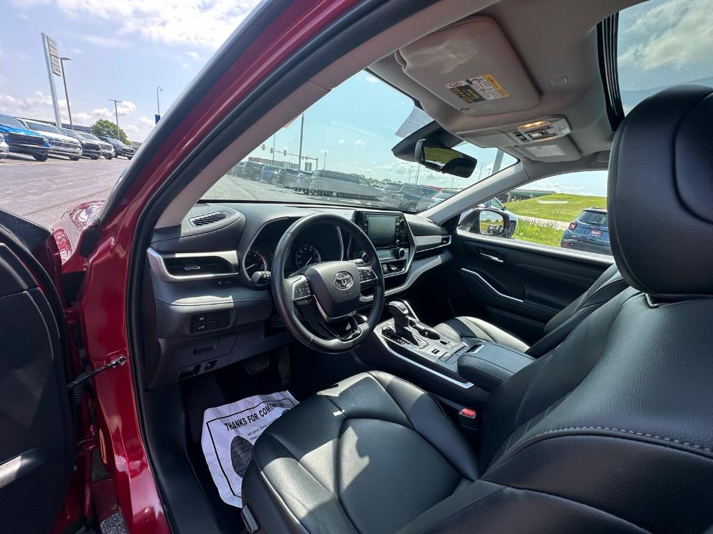 used 2021 Toyota Highlander car, priced at $34,524