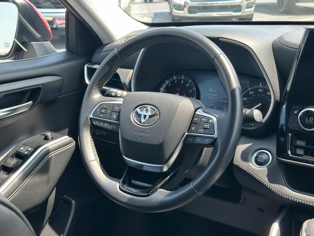 used 2021 Toyota Highlander car, priced at $34,524