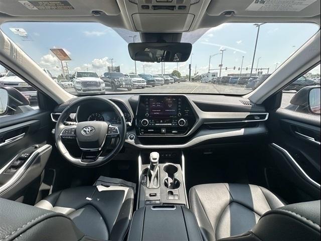used 2021 Toyota Highlander car, priced at $33,378