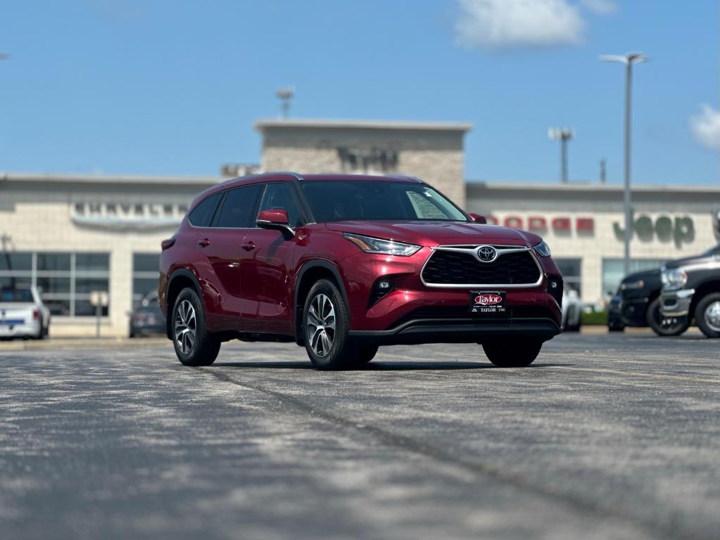 used 2021 Toyota Highlander car, priced at $35,995