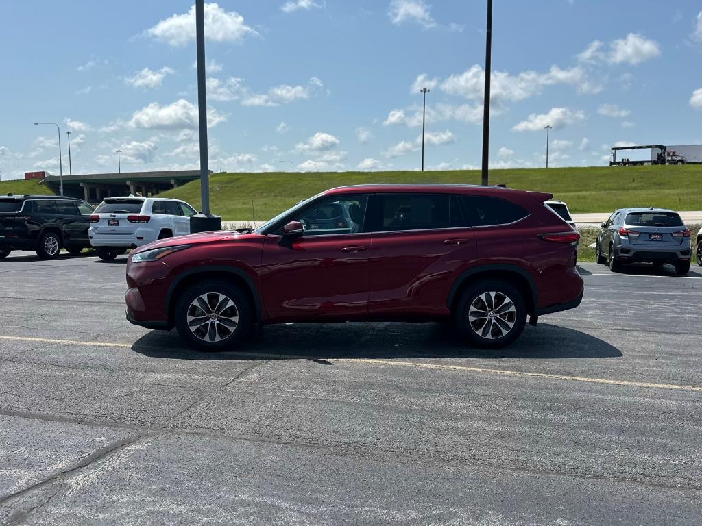 used 2021 Toyota Highlander car, priced at $34,524