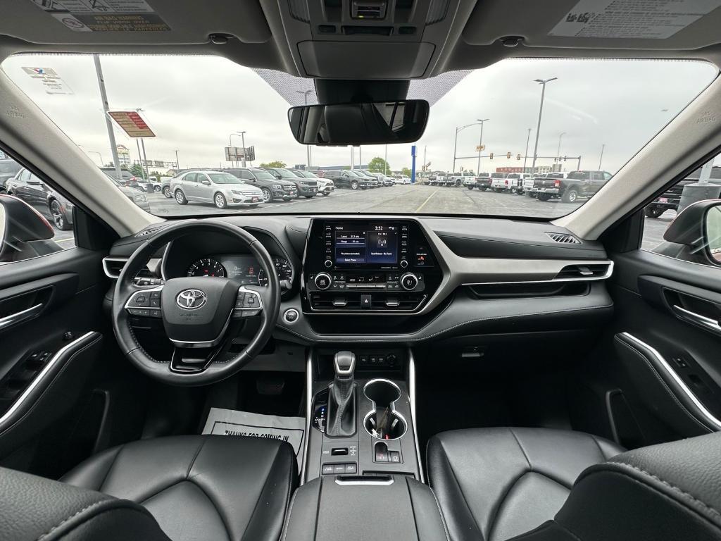 used 2021 Toyota Highlander car, priced at $35,995