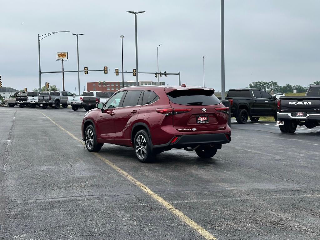 used 2021 Toyota Highlander car, priced at $35,995