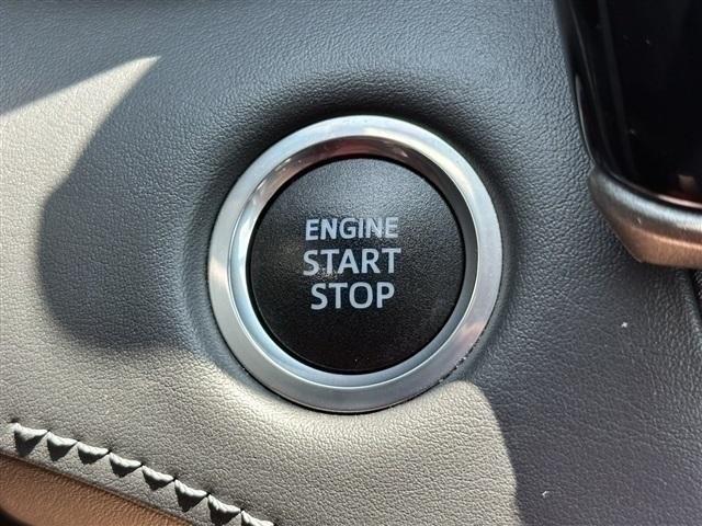 used 2021 Toyota Highlander car, priced at $33,378