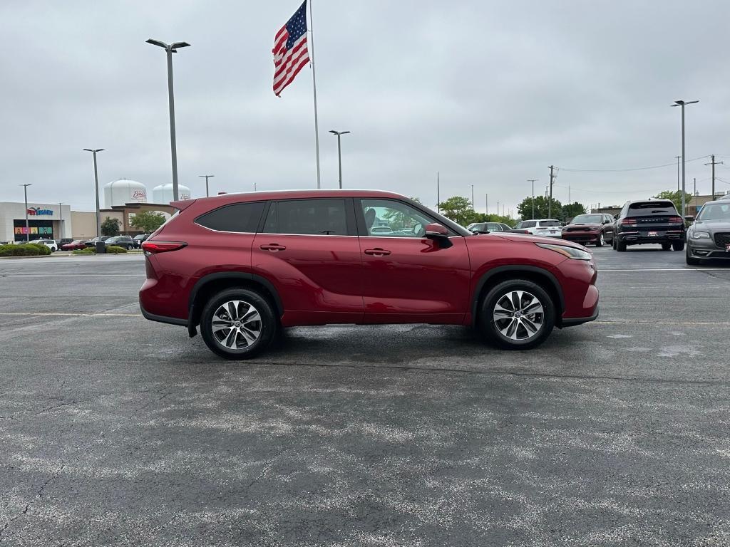 used 2021 Toyota Highlander car, priced at $35,995