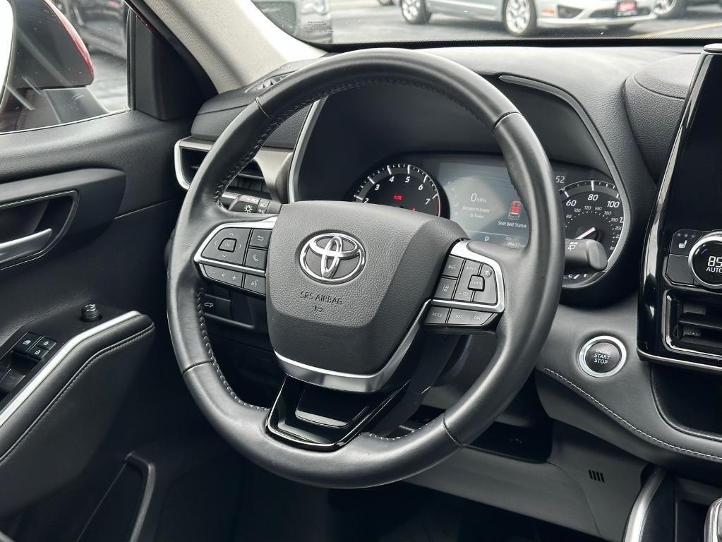 used 2021 Toyota Highlander car, priced at $35,995
