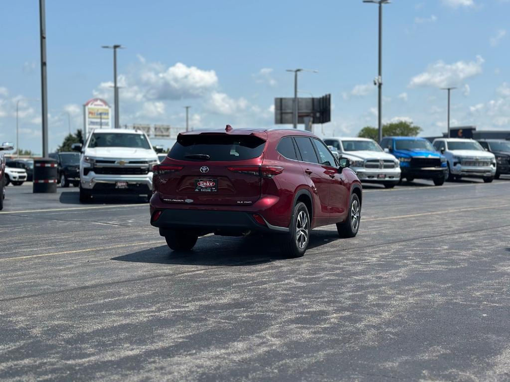 used 2021 Toyota Highlander car, priced at $34,524