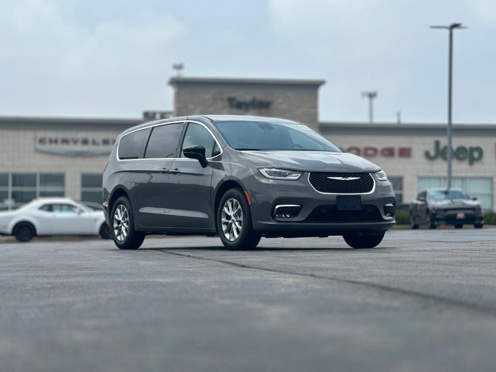 new 2025 Chrysler Pacifica car, priced at $45,144