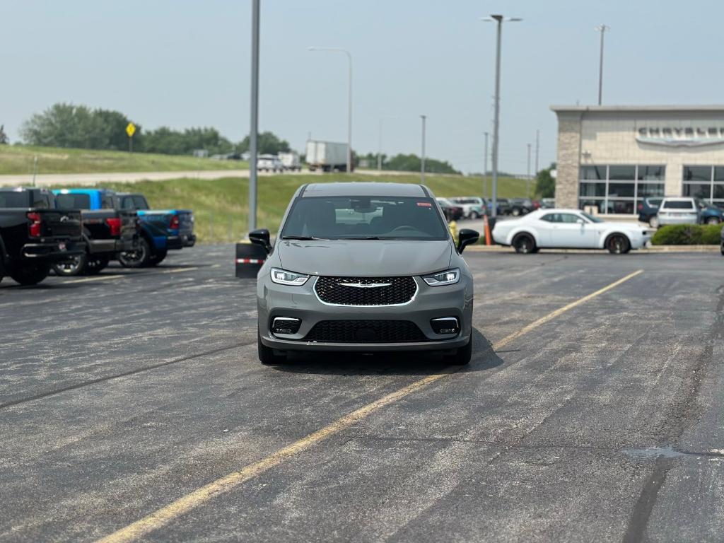 new 2025 Chrysler Pacifica car, priced at $41,879