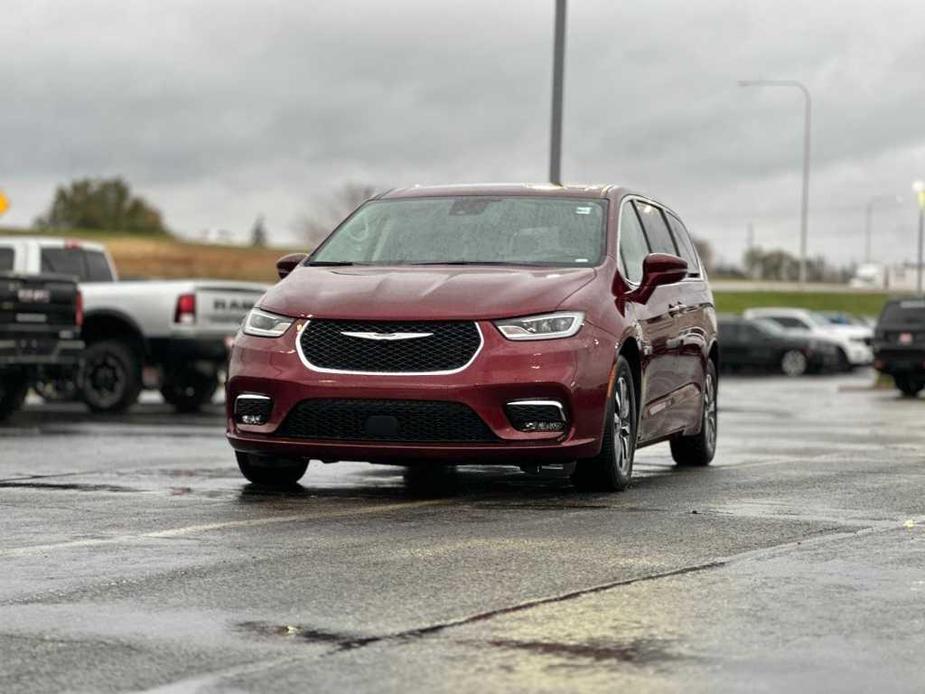 used 2022 Chrysler Pacifica Hybrid car, priced at $27,000