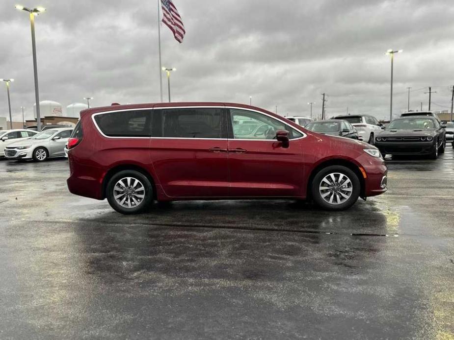 used 2022 Chrysler Pacifica Hybrid car, priced at $27,000