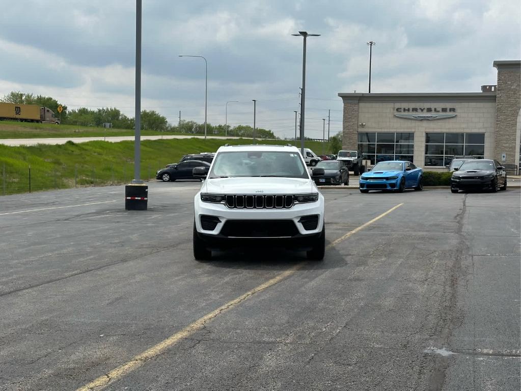 used 2022 Jeep Grand Cherokee car, priced at $33,998