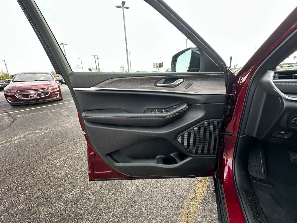 new 2025 Jeep Grand Cherokee L car, priced at $50,383