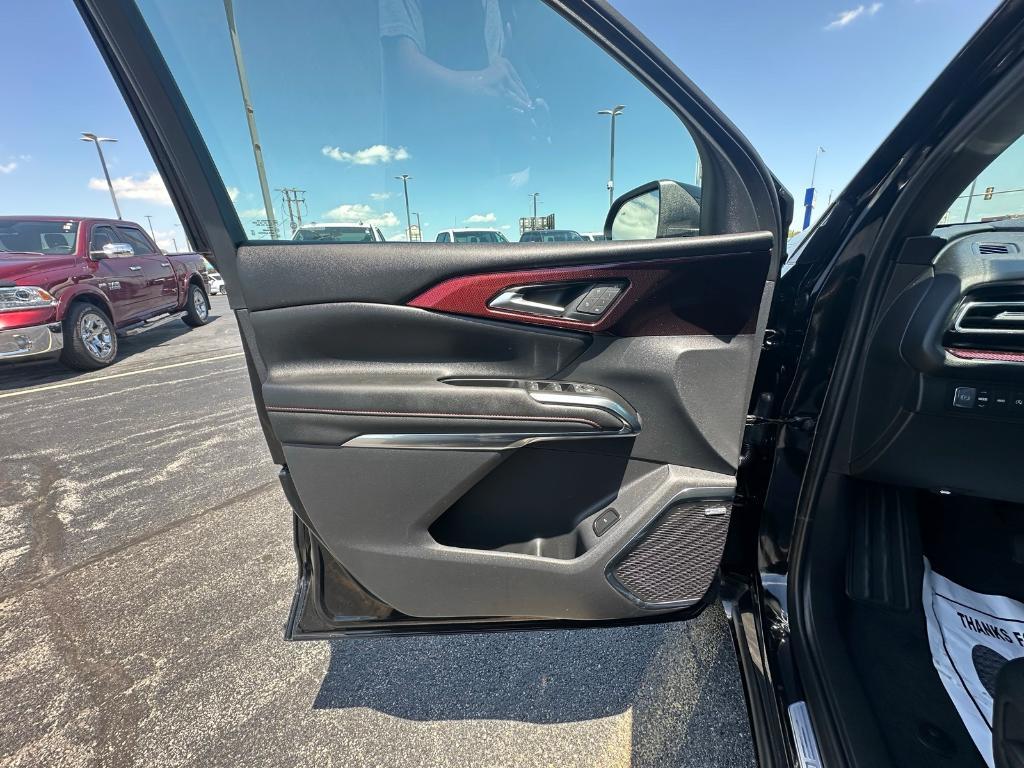 used 2024 Chevrolet Traverse car, priced at $55,298
