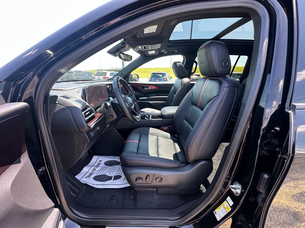 used 2024 Chevrolet Traverse car, priced at $55,298
