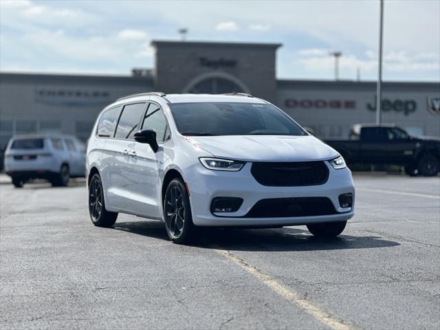 new 2024 Chrysler Pacifica car, priced at $42,335