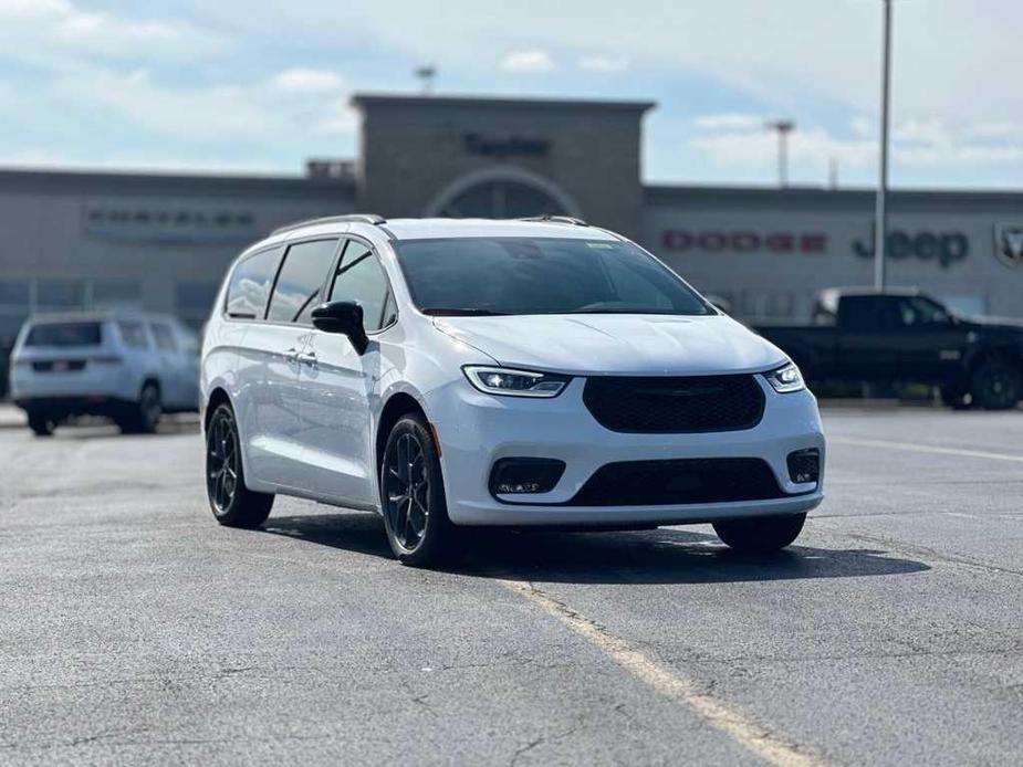 new 2024 Chrysler Pacifica car, priced at $40,835