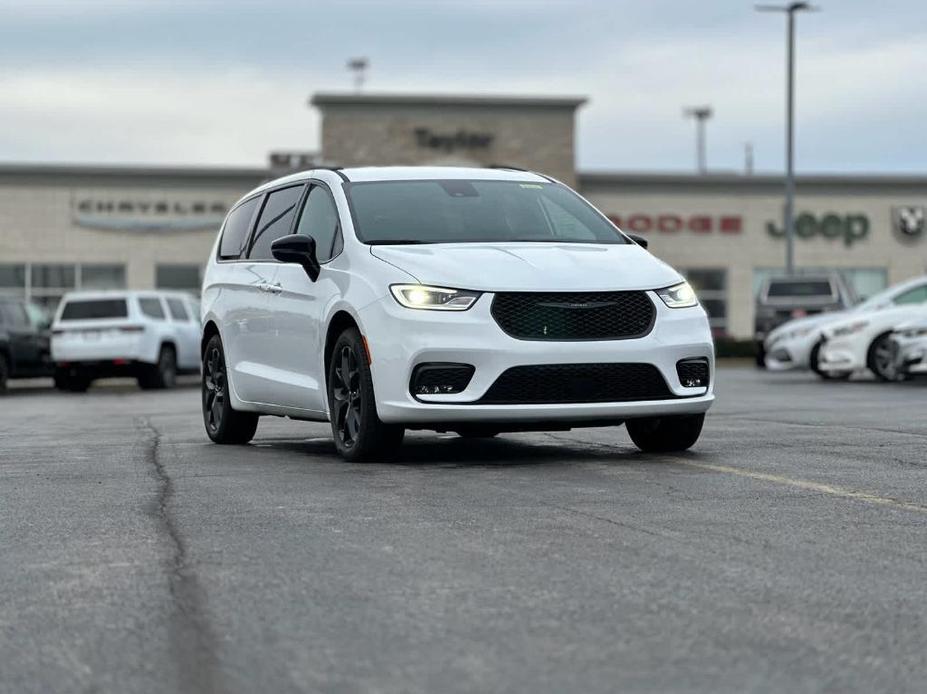 new 2024 Chrysler Pacifica car, priced at $44,335