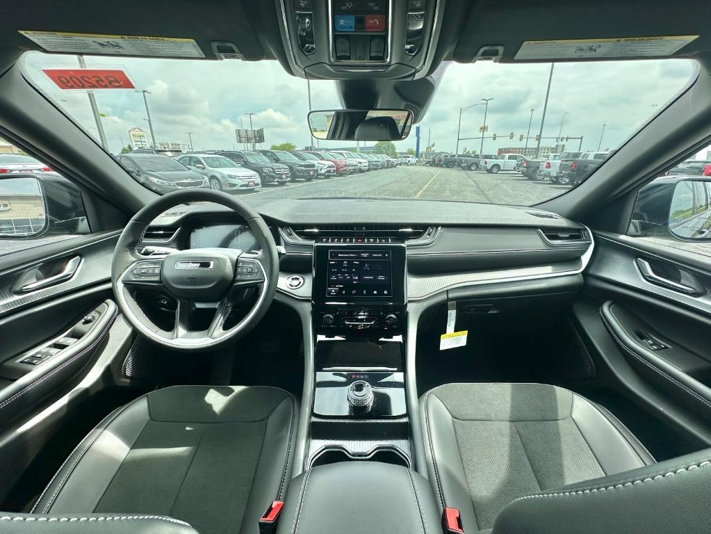 new 2025 Jeep Grand Cherokee car, priced at $44,164