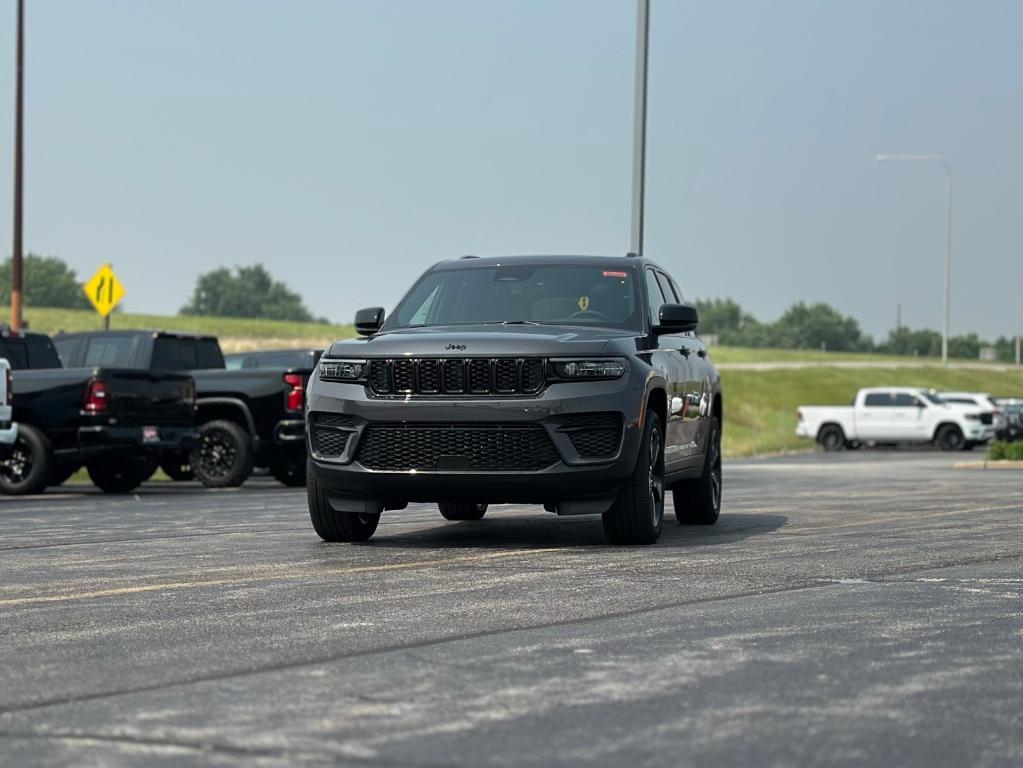 new 2025 Jeep Grand Cherokee car, priced at $43,164
