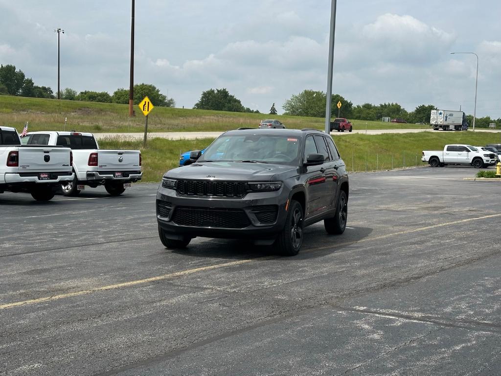 new 2025 Jeep Grand Cherokee car, priced at $44,164