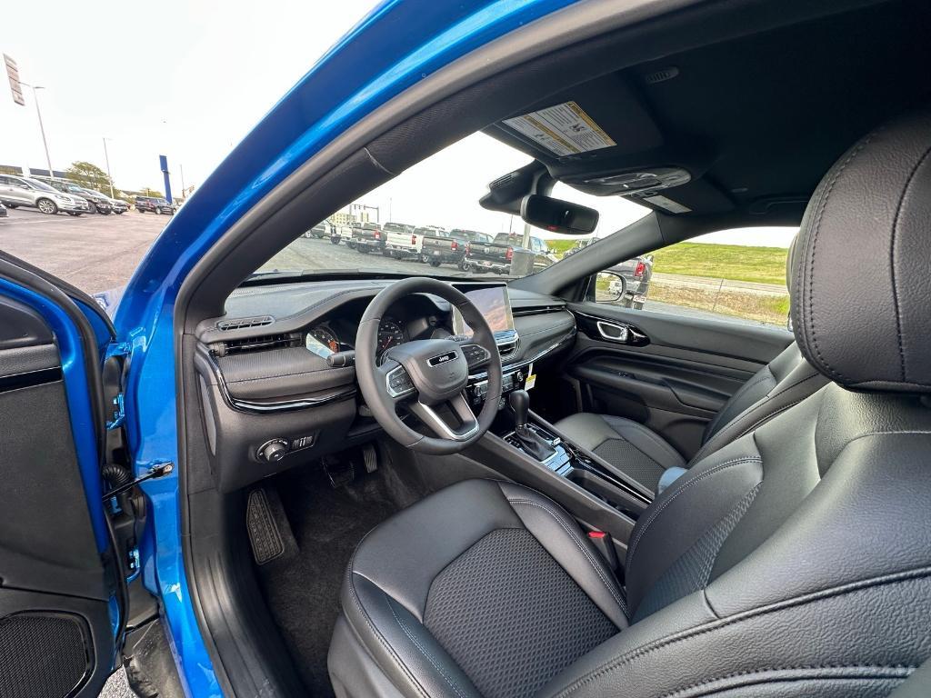 new 2025 Jeep Compass car, priced at $33,147