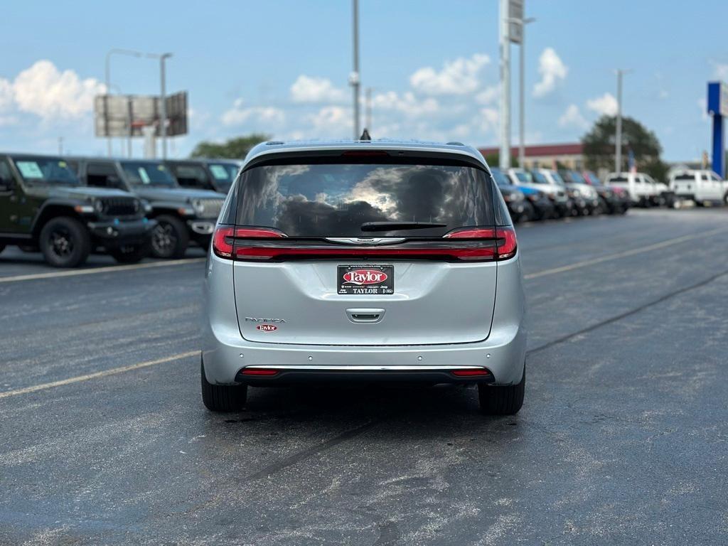 new 2024 Chrysler Pacifica car, priced at $42,770