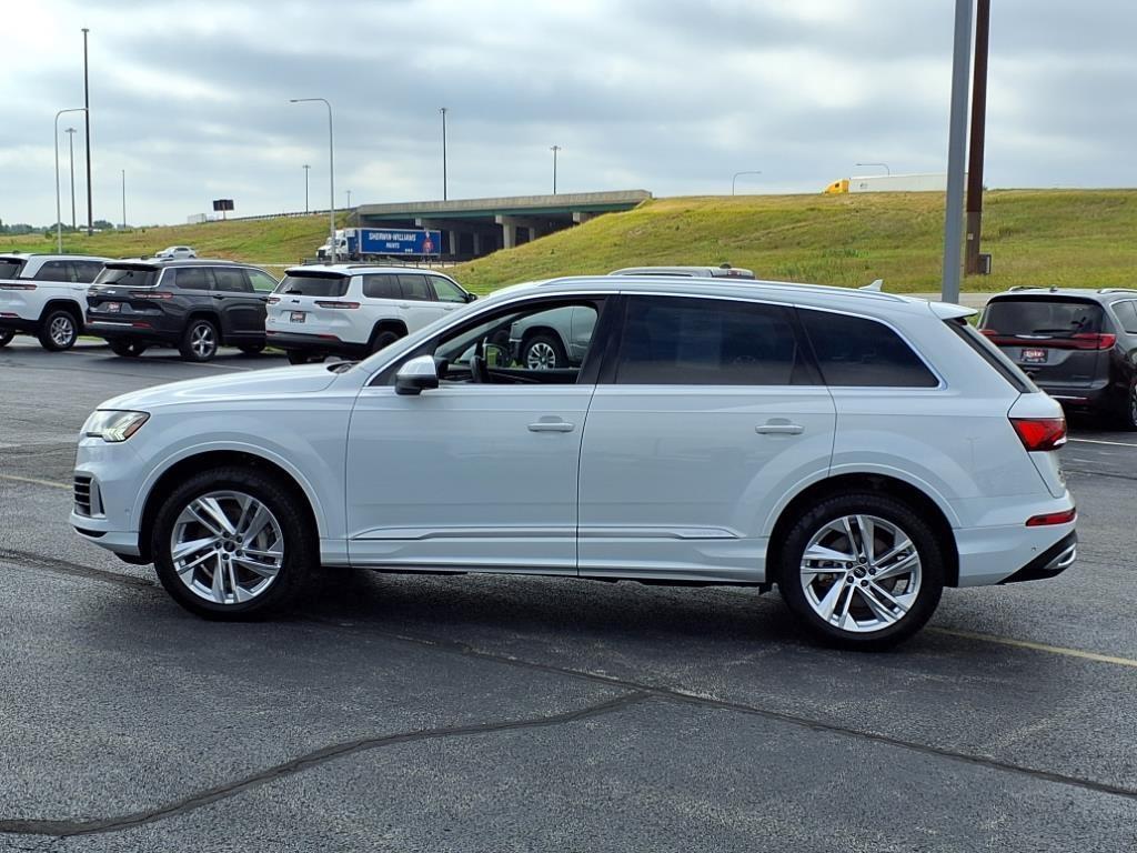 used 2024 Audi Q7 car, priced at $45,894