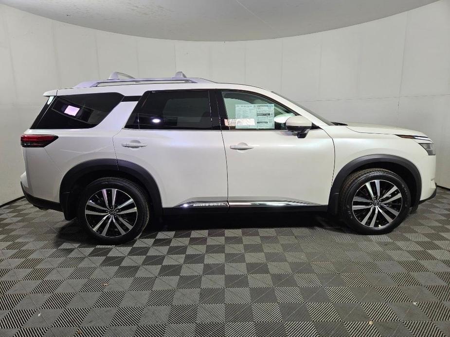 new 2024 Nissan Pathfinder car, priced at $50,371