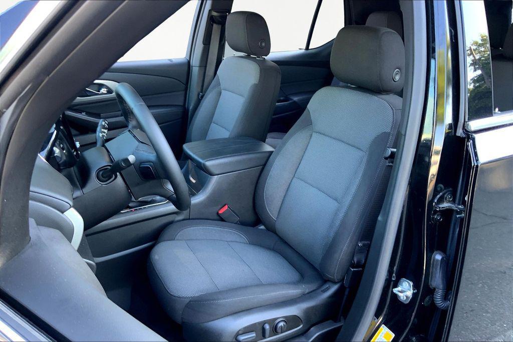 used 2023 Chevrolet Traverse car, priced at $30,388