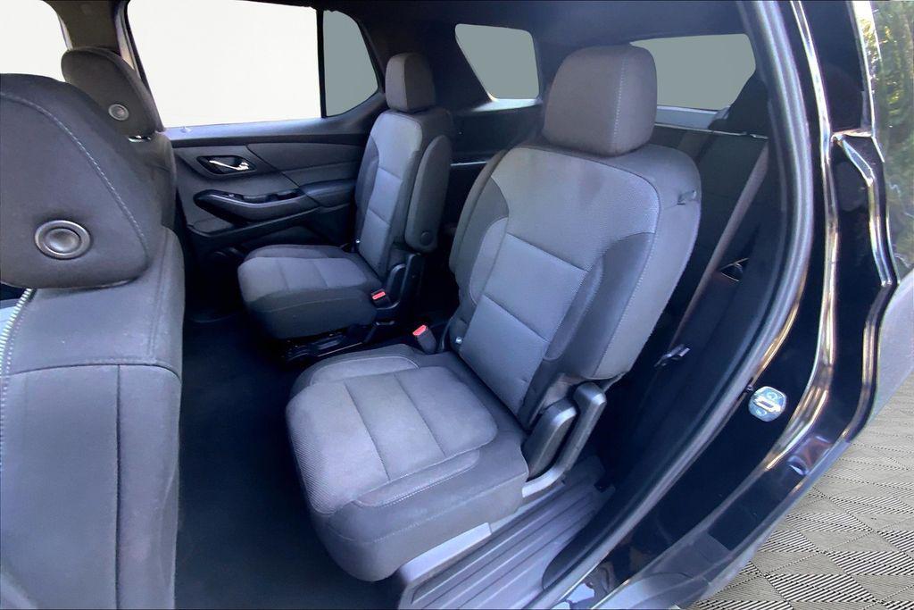 used 2023 Chevrolet Traverse car, priced at $30,388