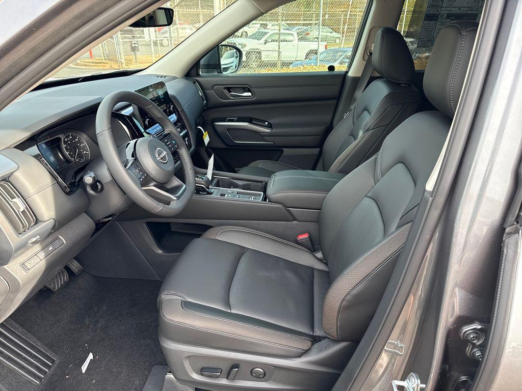 new 2025 Nissan Pathfinder car, priced at $35,590