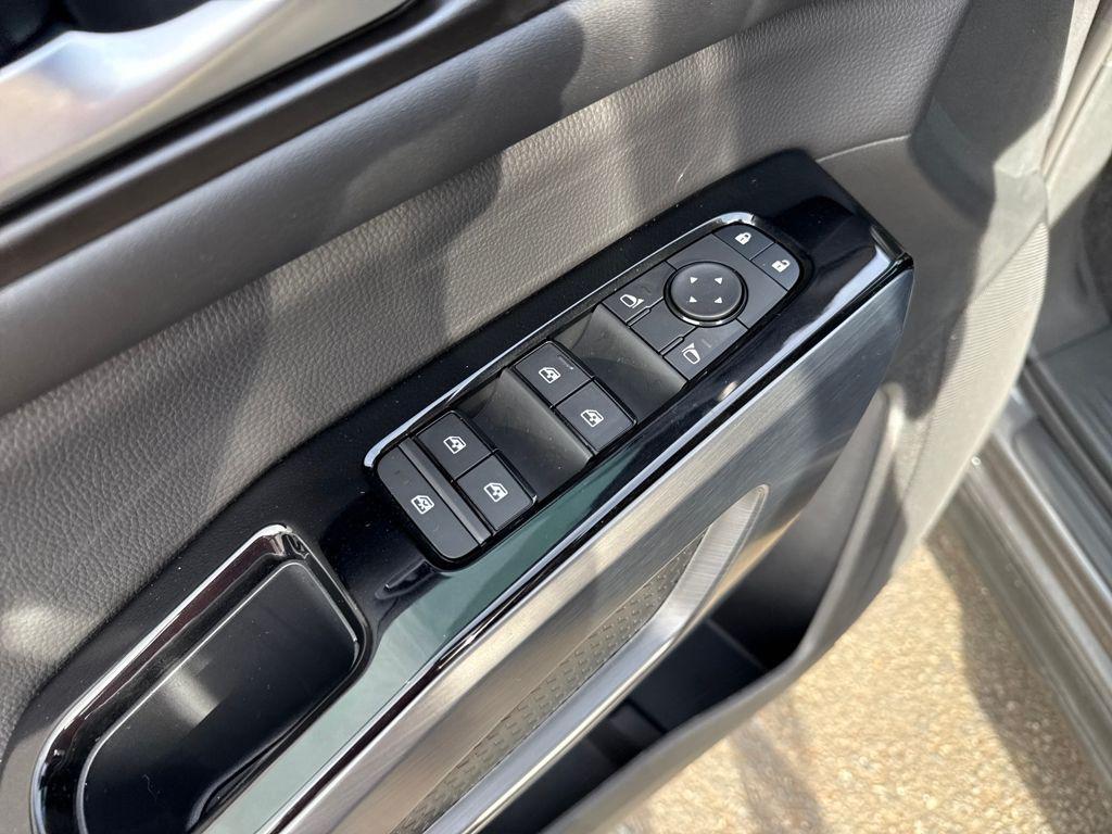 new 2025 Nissan Pathfinder car, priced at $35,590