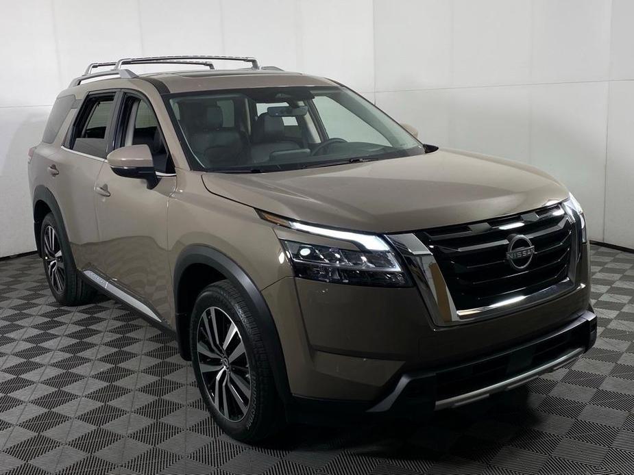 new 2024 Nissan Pathfinder car, priced at $48,684
