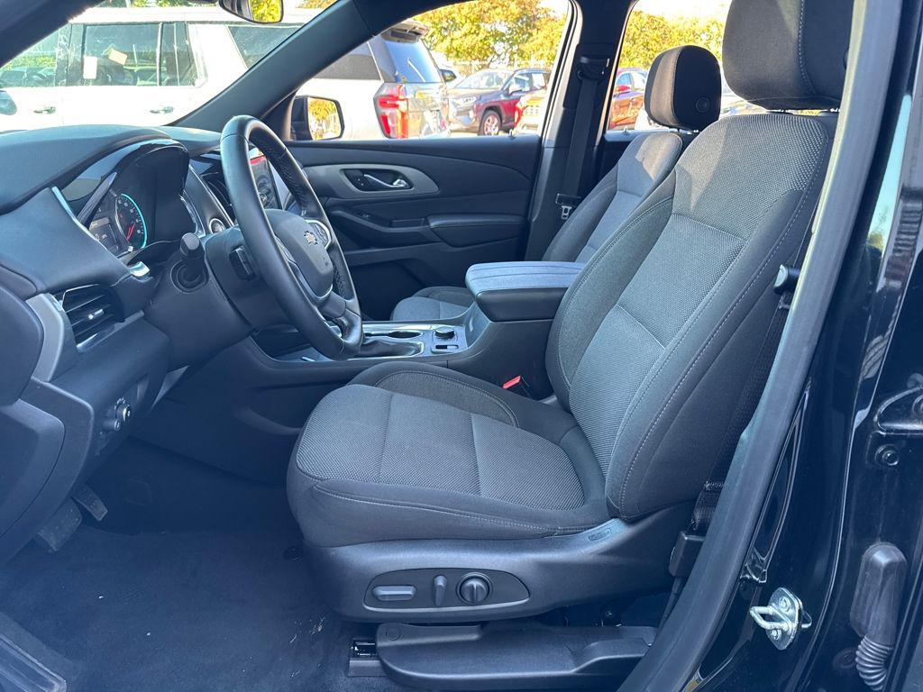 used 2023 Chevrolet Traverse car, priced at $30,008