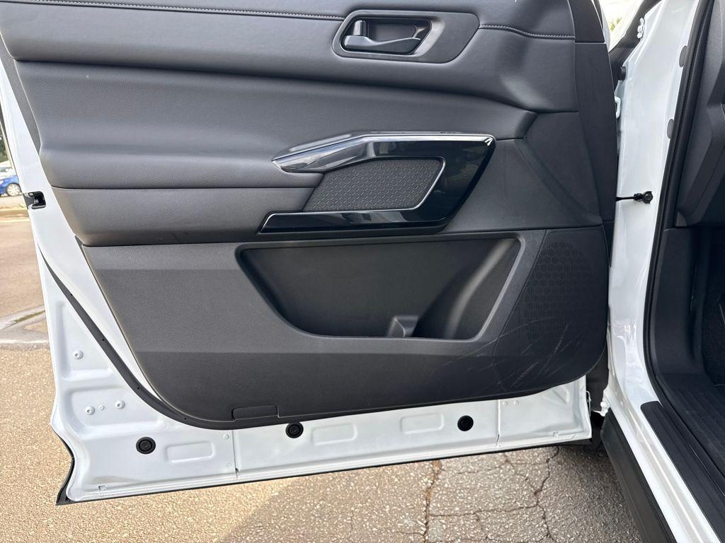 new 2025 Nissan Pathfinder car, priced at $33,875