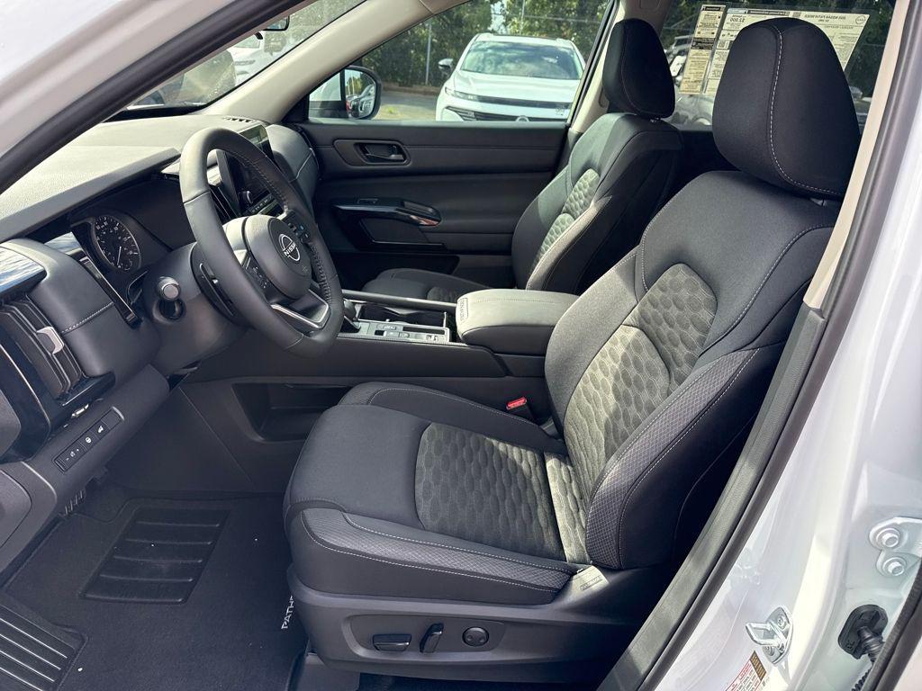 new 2025 Nissan Pathfinder car, priced at $33,875