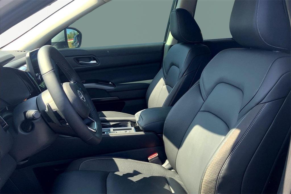 new 2025 Nissan Pathfinder car, priced at $38,026