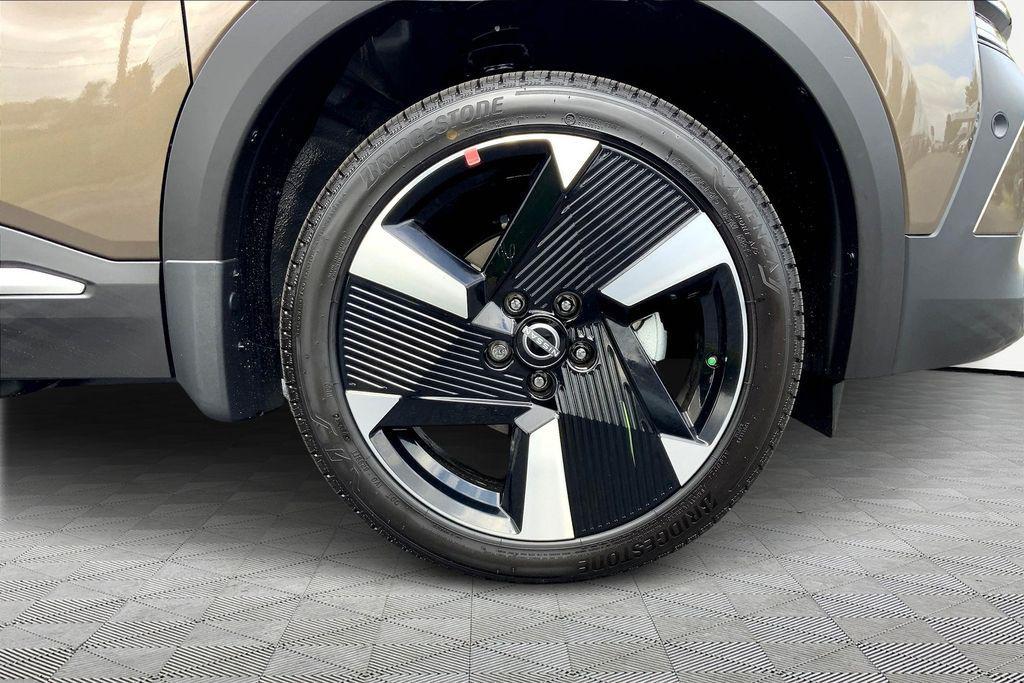 new 2025 Nissan Kicks car, priced at $24,525