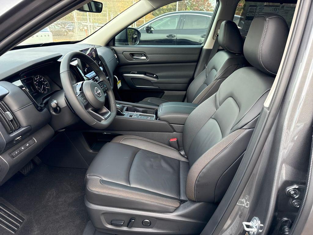 new 2025 Nissan Pathfinder car, priced at $35,590