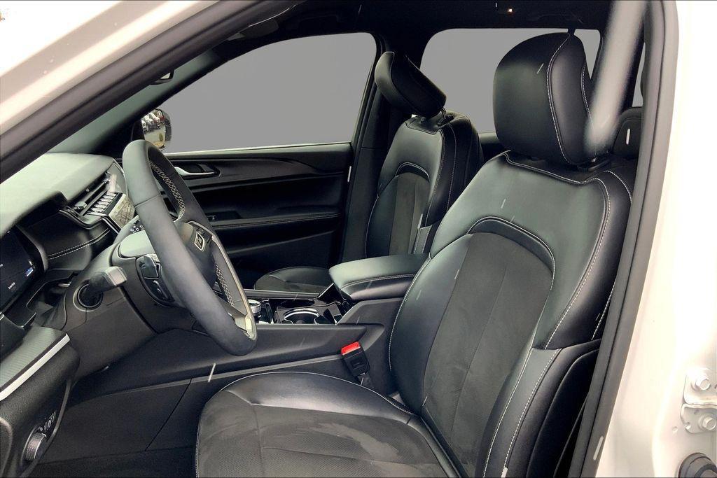 used 2023 Jeep Grand Cherokee car, priced at $29,254