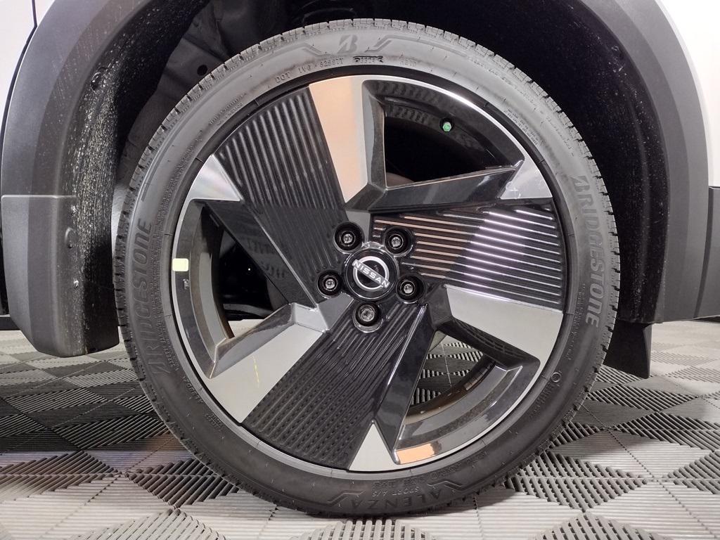 new 2025 Nissan Kicks car, priced at $27,576