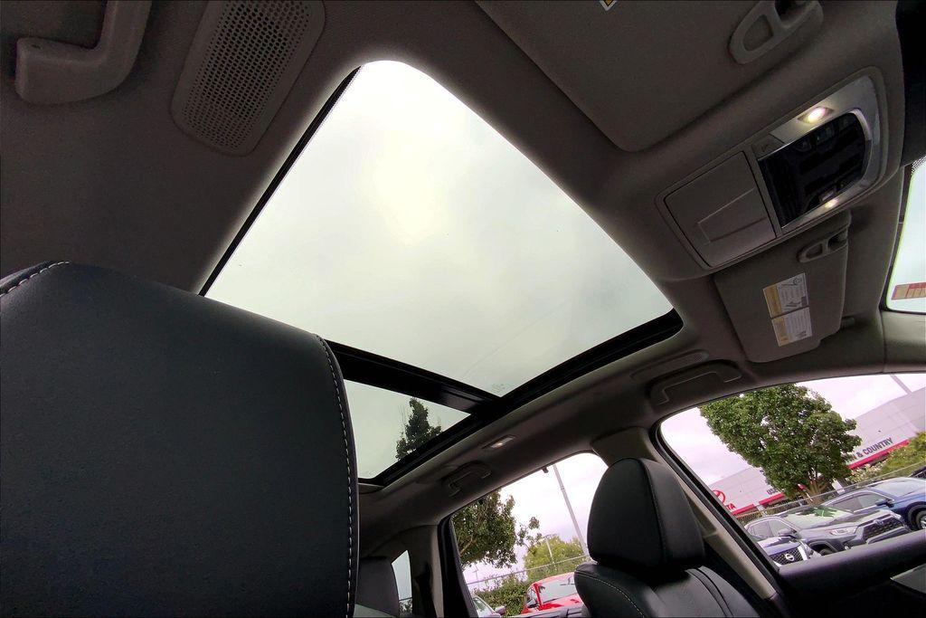 used 2025 Acura MDX car, priced at $47,075