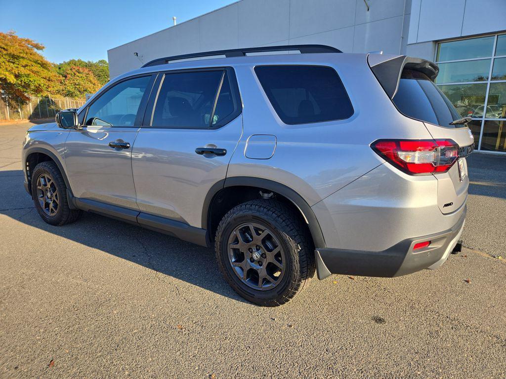 used 2024 Honda Pilot car, priced at $40,046