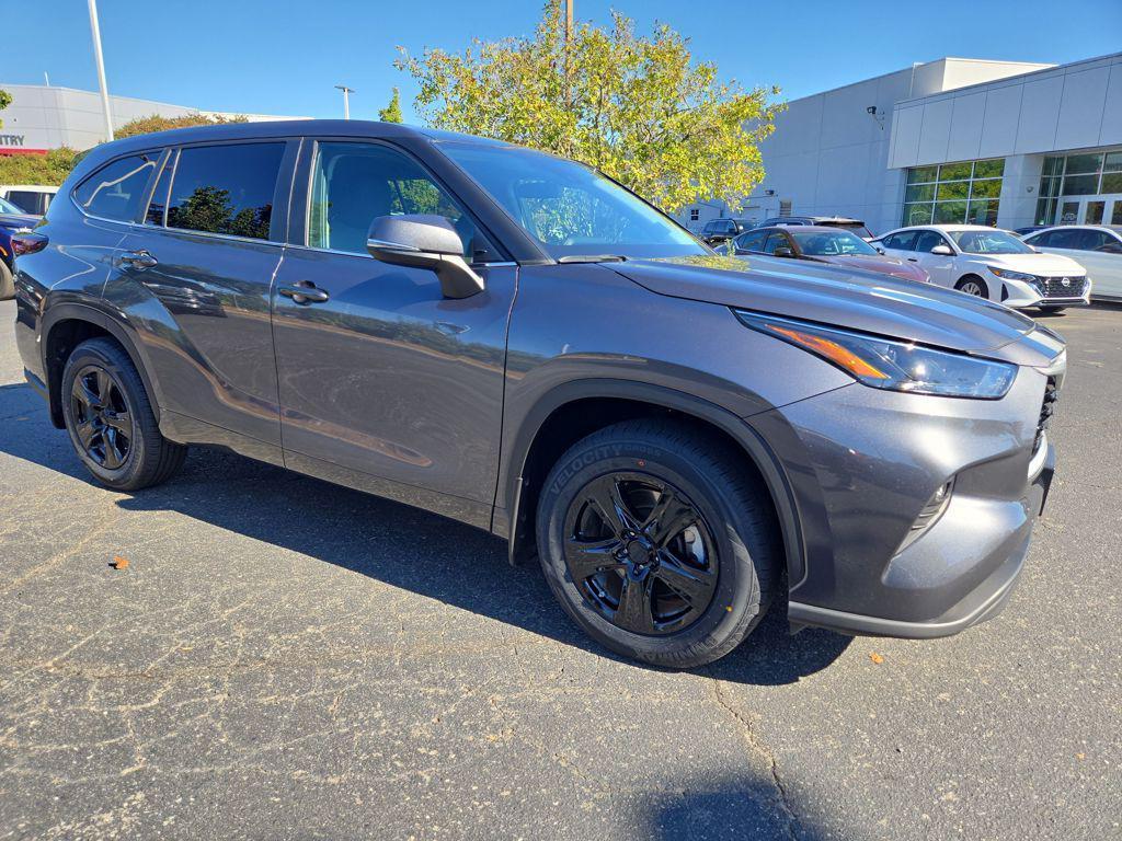 used 2024 Toyota Highlander car, priced at $31,065