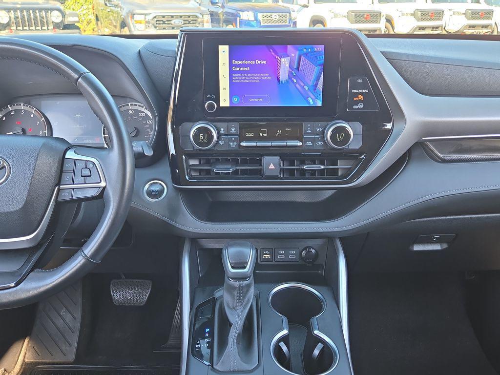 used 2024 Toyota Highlander car, priced at $31,065
