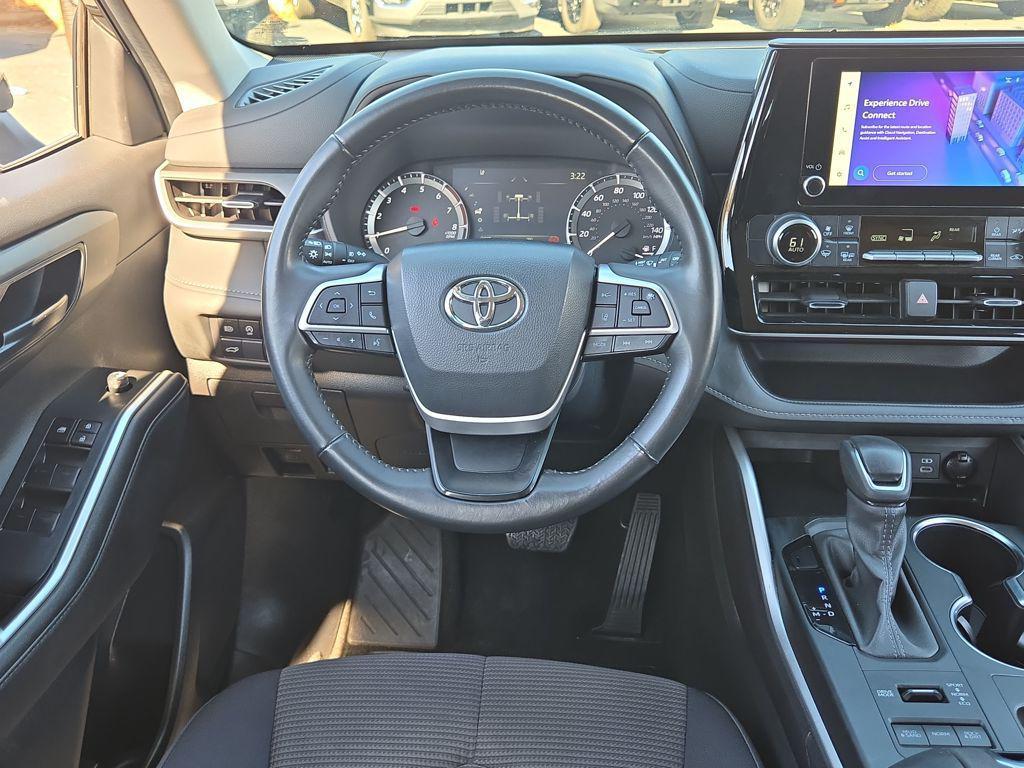 used 2024 Toyota Highlander car, priced at $31,065