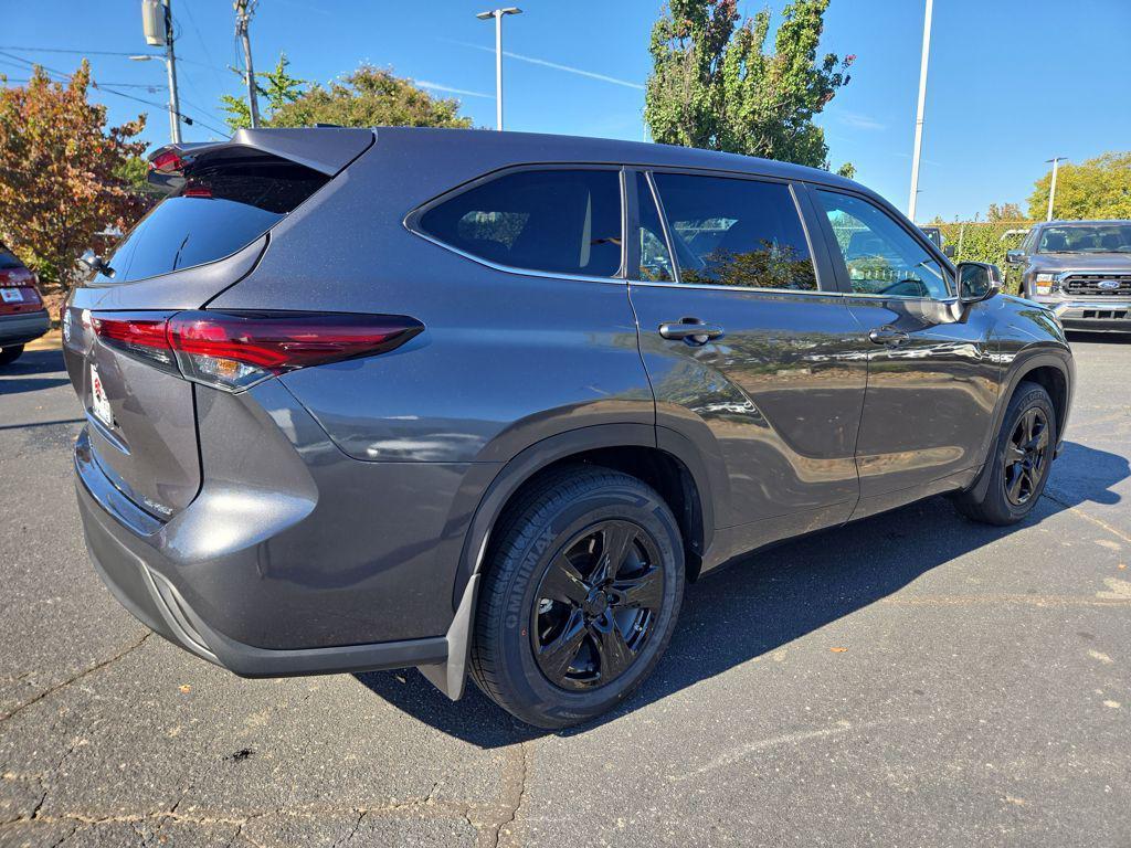 used 2024 Toyota Highlander car, priced at $31,065