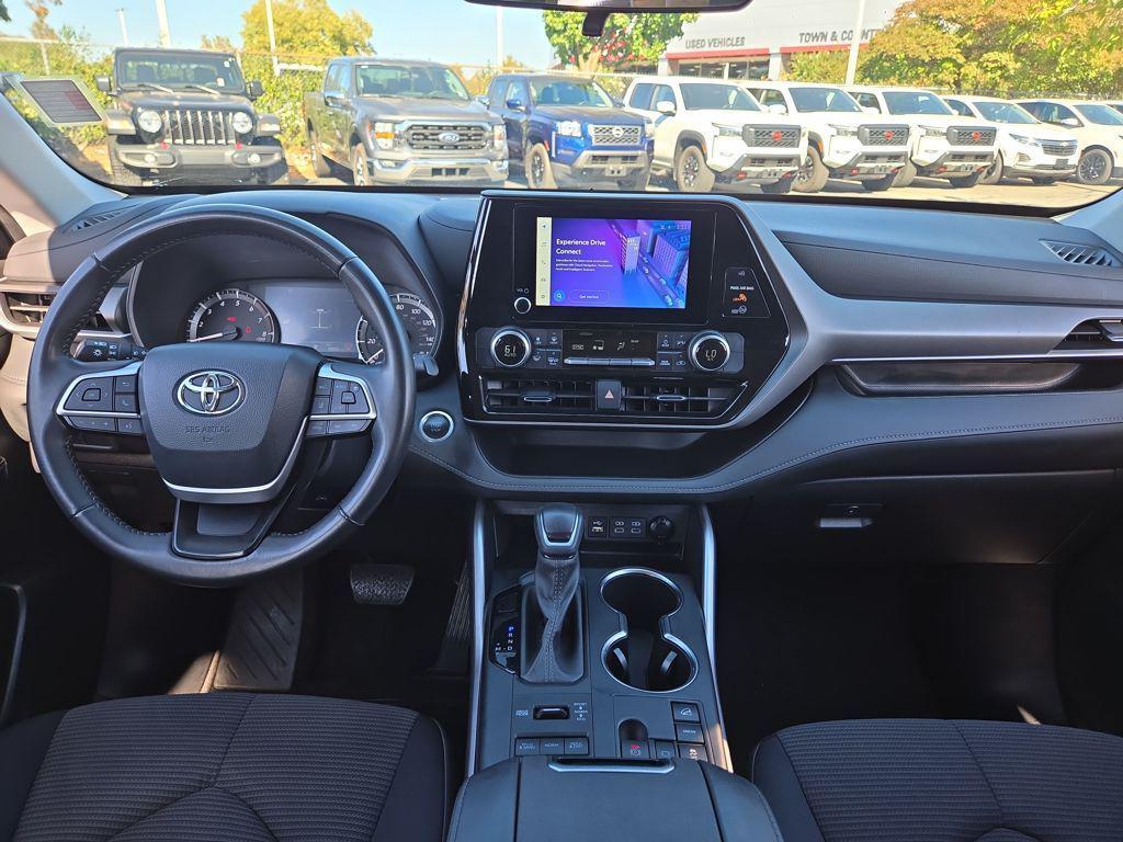 used 2024 Toyota Highlander car, priced at $31,065
